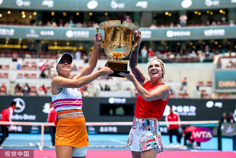 并成为年轻 并成为年轻