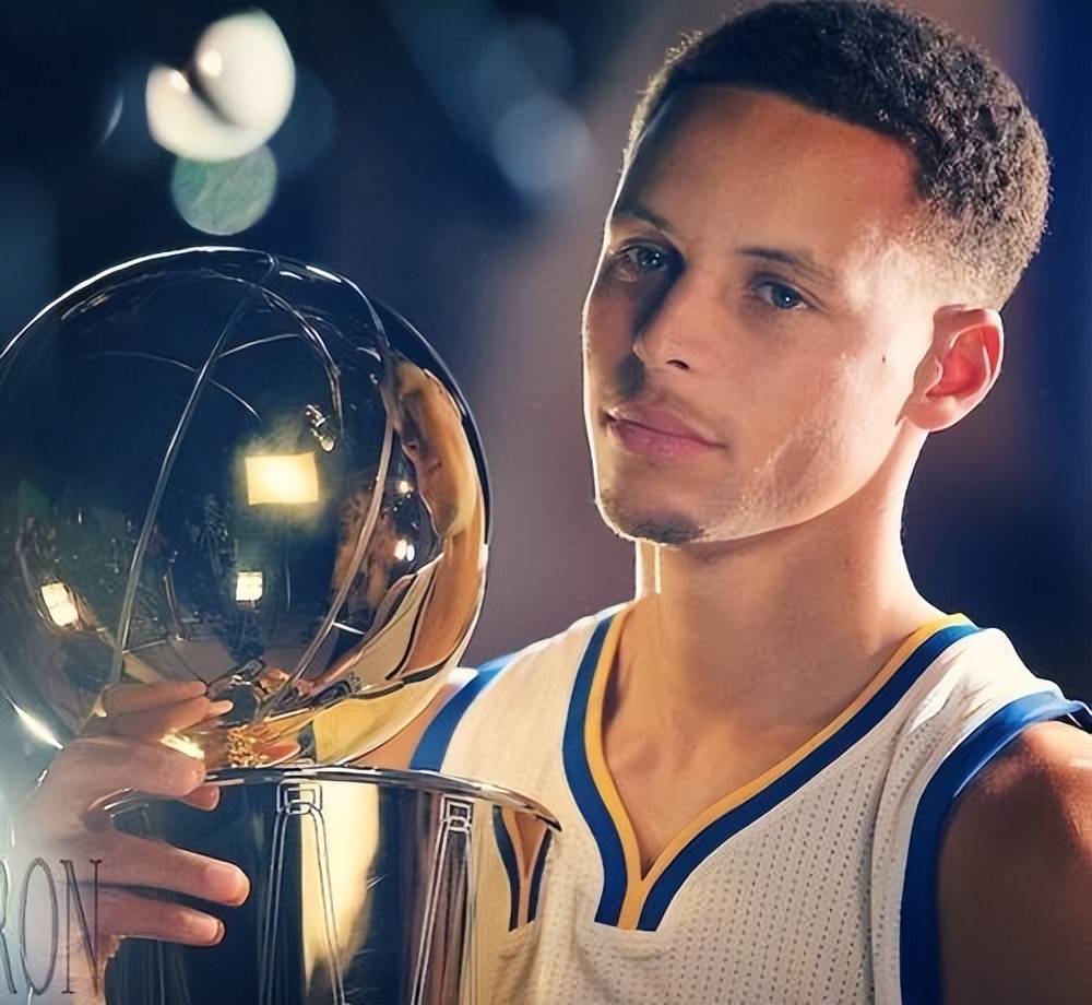 他在篮板球 他在篮板球