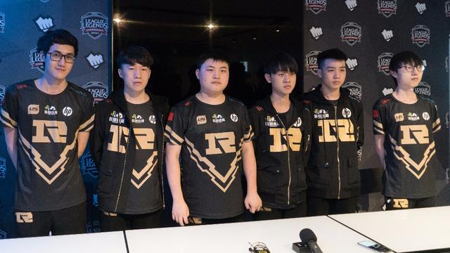 了一个引人 了一个引人